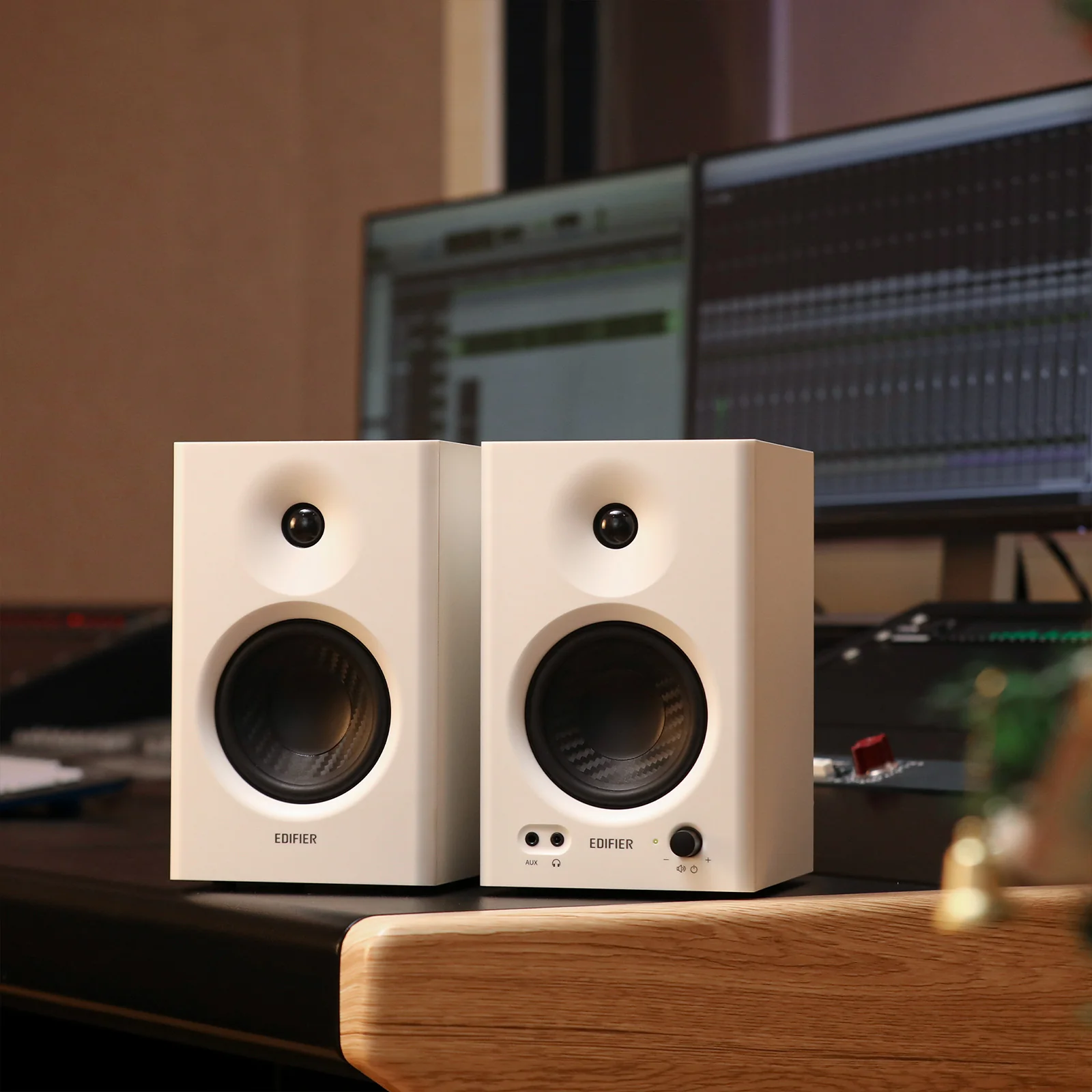 MR4 Powered Studio Monitor - Image 11
