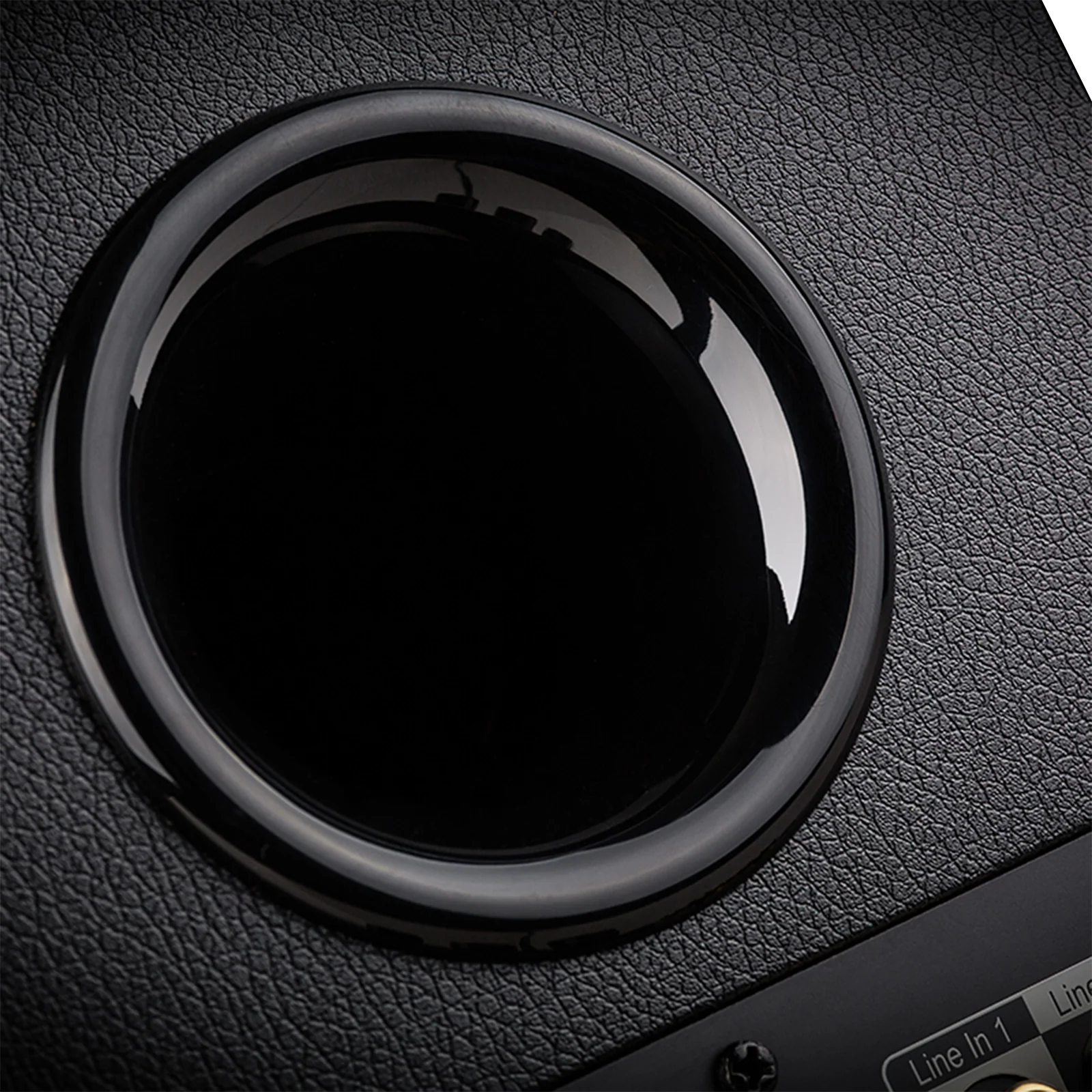 R2000DB Powered Bluetooth Bookshelf Speakers - Image 4