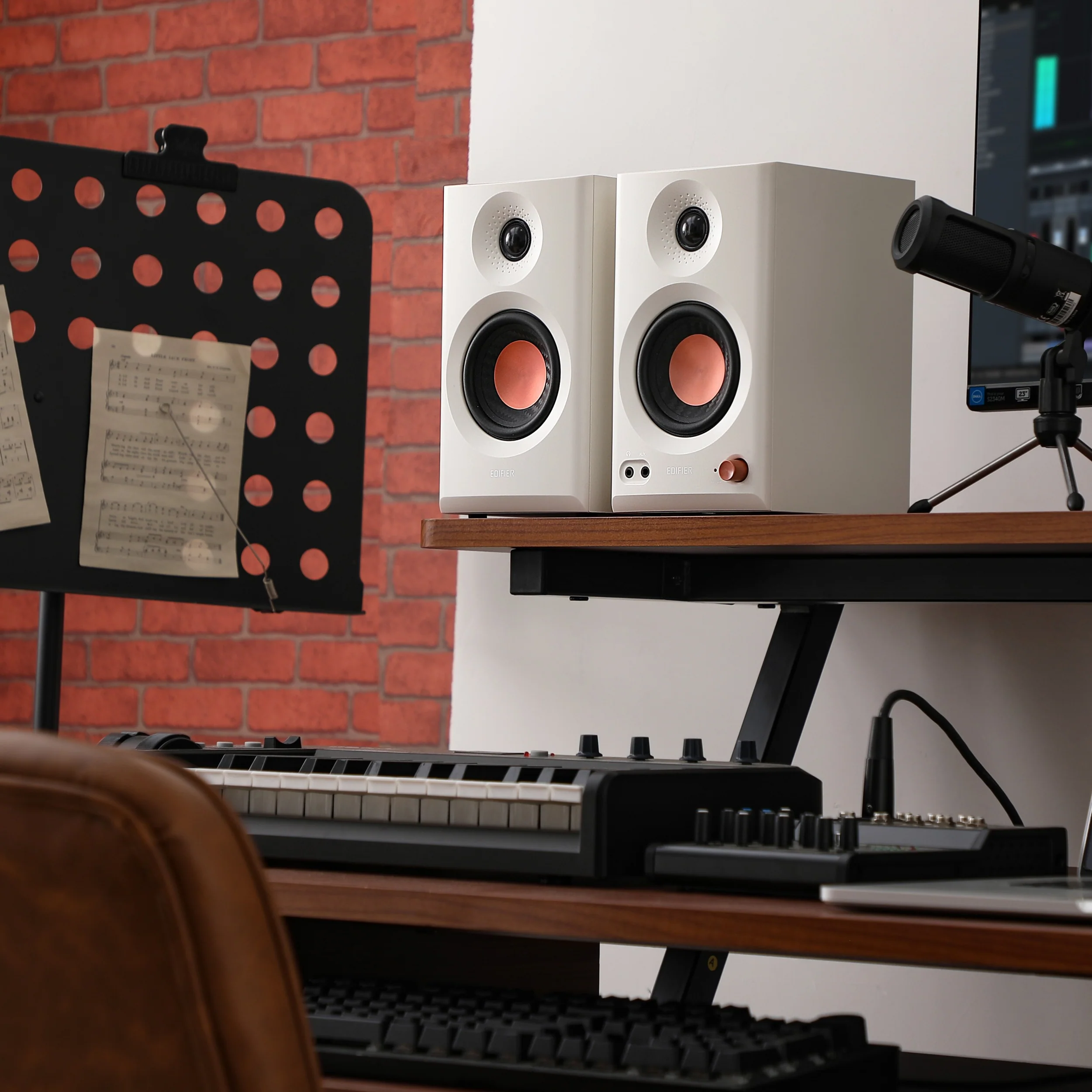 MR3 Powered Studio Monitor Speakers (Certified Refurbished) - Image 6