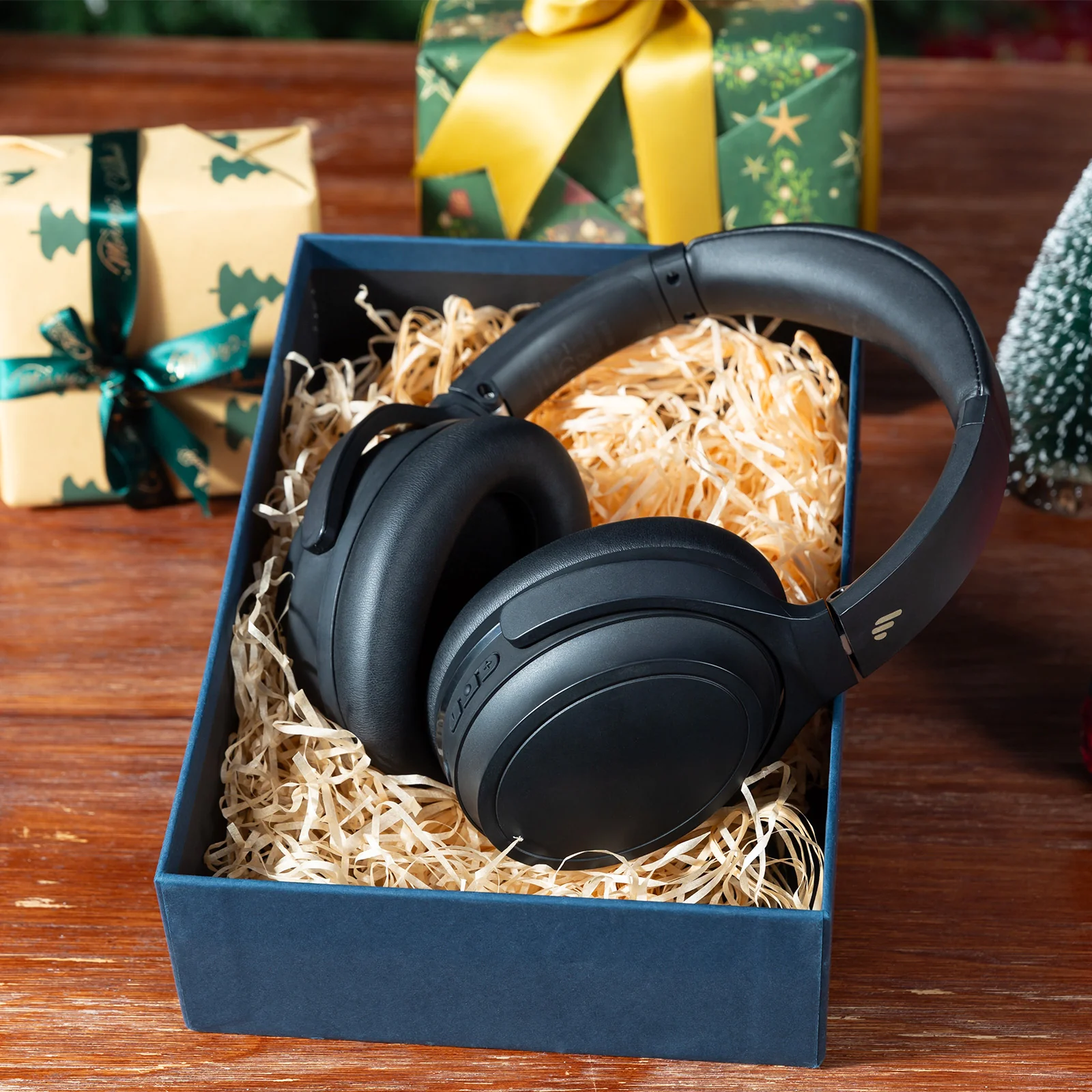 WH700NB Wireless Active Noise Cancellation Over-Ear Headphones - Image 26